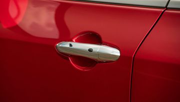 Ford Territory 2023 trang trí tay nắm cửa mạ chrome trên phiên bản Titanium và Titanium X