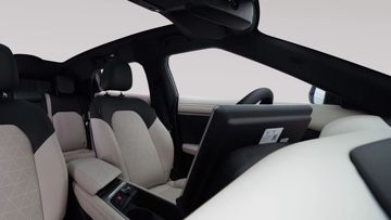 Nội thất VinFast VF 7 2024 thoáng đãng với tùy chọn nâng cấp mui kính toàn cảnh