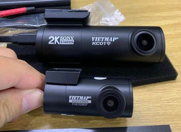Vietmap KC01 được trang bị camera kép ghi hình trước và sau xe