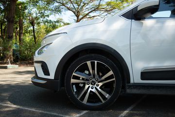 VF e34 2023 trang bị bộ mâm 18 inch