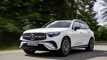 Mercedes-Benz GLC được trang bị động cơ mạnh mẽ thích hợp di chuyển trên nhiều cung đường