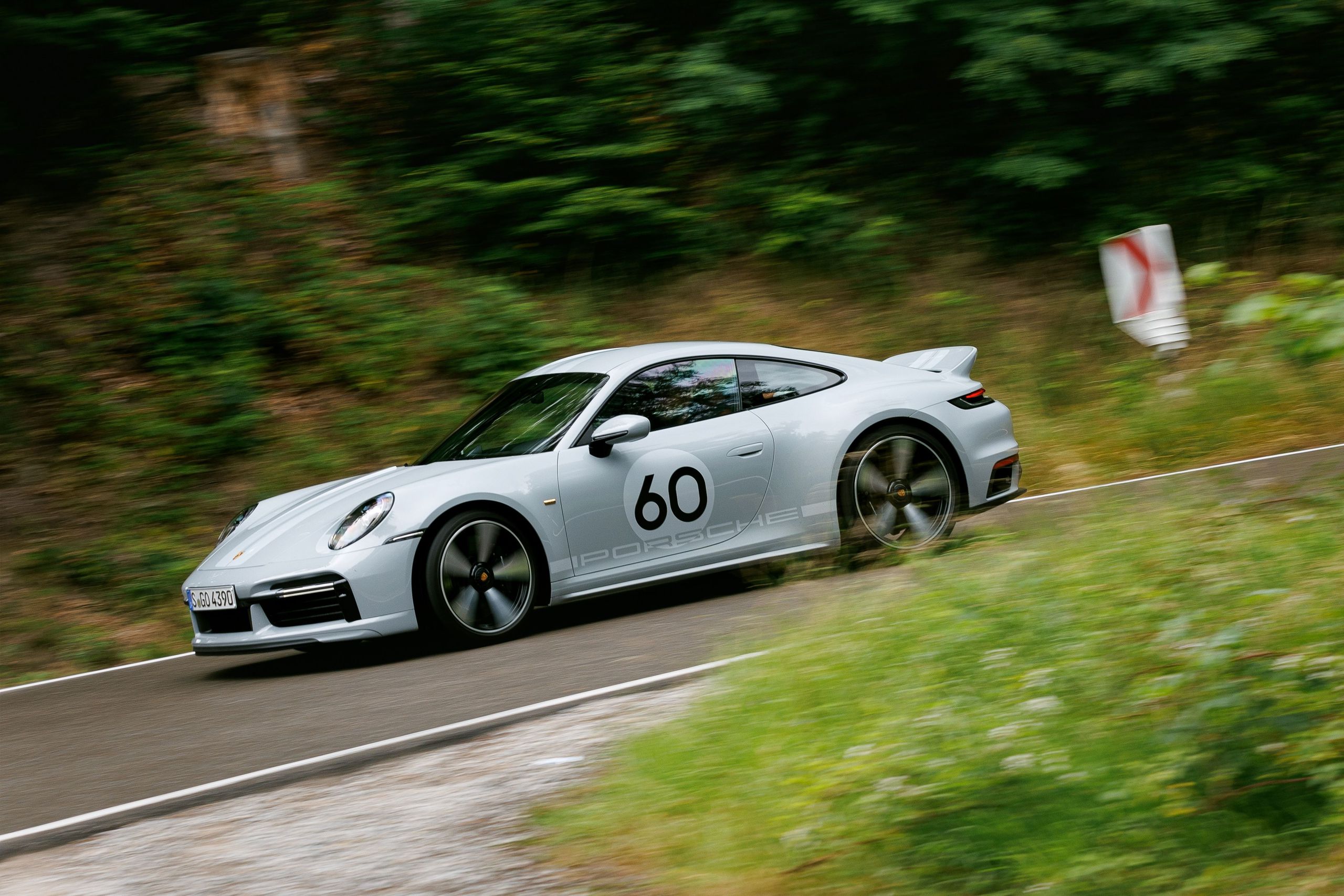 Porsche 911 Sport Classic 2024 Giá lăn bánh và KM T05/2024