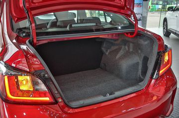 Dung tích cốp vừa đủ dùng cho nhu cầu sử dụng hàng ngày và những chuyến dã ngoại ngắn.