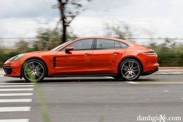 vô-lăng đủ nhẹ để bạn có thể luồn lách liên tục để thoát khỏi những ngã tư đông đúc