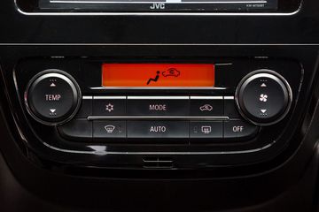 Đánh giá chi tiết xe Mitsubishi Attrage CVT 2020 18 danhgiaxe.com mitsubishi attrage gia 375 trieu 2020 7 162811