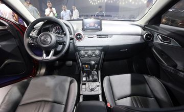 Khoang cabin trên Mazda CX-3