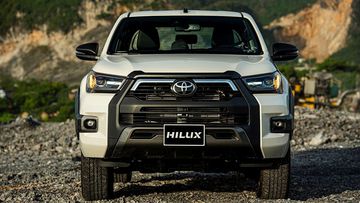 Đầu xe Toyota Hilux 2024 thanh mảnh và gọn gàng hơn so với trước
