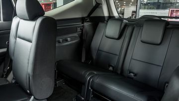 Hàng ghế thứ 3 sở hữu không gian vừa đủ, thích hợp cho hành khách có chiều cao dưới 1m7