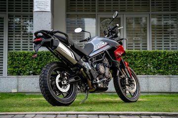 Triumph Tiger 850 Sport 2023 màu đỏ xám