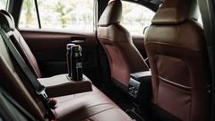 Hàng ghế thứ hai vừa đủ dùng của Toyota Corolla Cross 1.8HV