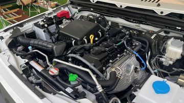 Động cơ Suzuki Jimny 2024 khá quen thuộc, dễ dàng bảo dưỡng với chi phí không quá đắt đỏ