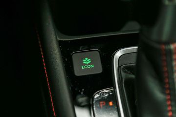Mẫu B-sedan Nhật Bản có thêm chế độ lái “Econ” - tiết kiệm nhiên liệu kích hoạt thông qua nút bấm