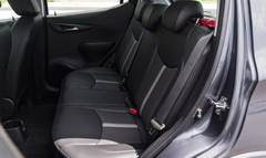 Hàng ghế thứ hai của VinFast Fadil 2021 trang bị 3 tựa đầu 