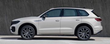 Volkswagen Touareg 2023 sở hữu không gian nội thất khá rộng rãi