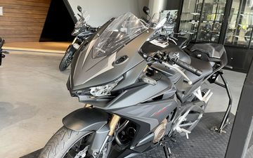 Honda CBR500R sở hữu nhiều ưu điểm tuyệt vời từ thiết kế đến khả năng vận h&agrave;nh