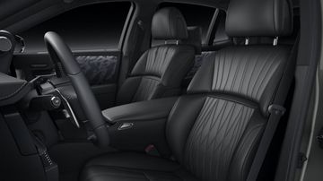 Hàng ghế trước Lexus LS 2023 có thể chỉnh điện 28 hướng cho cả ghế người lái và ghế hành khách