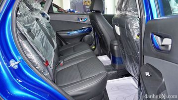 Không gian hàng ghế sau của Kona 2021 với khoảng duỗi chân rộng rãi