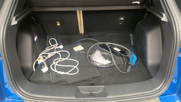 VinFast VF e34 2024 có cốp xe với dung tích tiêu chuẩn 290L