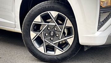 Có thể nói bộ mâm hợp kim nhôm kích thước 16 inch là điểm nổi bật nhất tại hông xe Hyundai Stargazer 2024