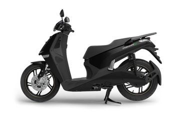 Đen bóng mạnh mẽ