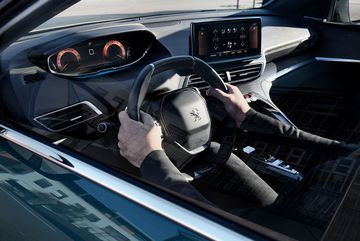Buồng lái của Peugeot 5008
