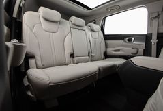 Hàng ghế thứ hai trên các bản KIA Sorento 2021 7 chỗ ngồi