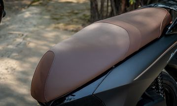 Chiều cao yên xe Janus 2024 đạt 769 mm, phù hợp ngay cả những bạn nữ có chiều cao dưới 1m6