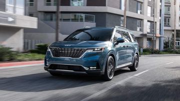 KIA Carnival là mẫu MPV cao cấp đầu tiên lọt top 10 xe bán chạy nhất tại Việt Nam