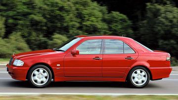 Năm 1993, thương hiệu ngôi sao 3 cánh quyết định giới thiệu tới công chúng chiếc Mercedes-Benz C-Class