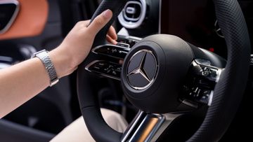 Mercedes-Benz GLC 2023 trang bị hệ thống lái Direct-Steer trợ lực điện