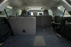 Cốp hành lý Ford Explorer 2025 có sức chứa 560 lít, và gấp cả 2 hành ghế sau có thể mở rộng lên đến 2.486 lít