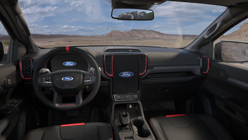 Khoang lái của Ranger Raptor 2024 vẫn đi theo DNA chung của dải sản phẩm gầm cao mới nhà Ford.