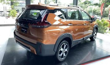 Mitsubishi Xpander Cross 2023 còn sở hữu ăng-ten vây cá hiện đại, giúp tăng thêm tính thẩm mỹ 