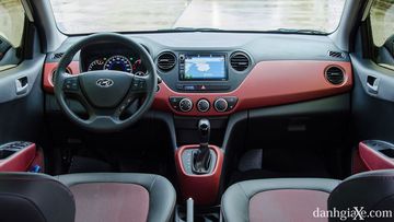 Khoang lái thiết kế đơn giản, thực dụng