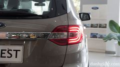 Đèn hậu LED chữ C trên Ford Everest 2022