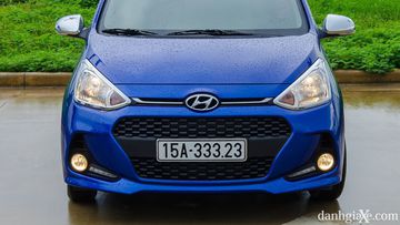 Nắp ca-pô với 2 đường gân dập nổi nối liền từ 2 bên cửa sổ.