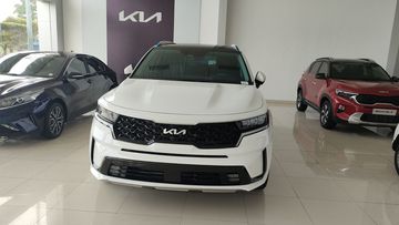 Khu vực trưng bày tại showroom KIA Chí Linh - Hải Dương