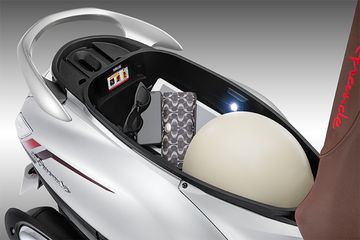 Cốp xe được mở rộng hơn với dung tích lên đến 27 lít