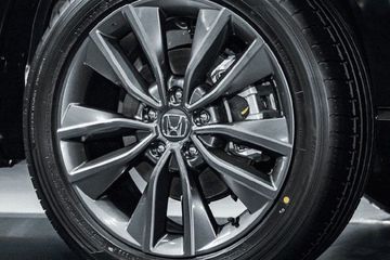 Lazang 5 chấu kép 18 inch trên bản RS