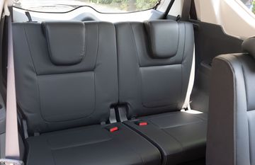 Hàng ghế thứ 3 trên Xpander AT Premium 2023 bao gồm 2 ghế lớn, phù hợp với người trưởng thành