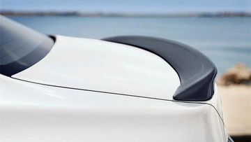 Cánh chắn gió mang kiểu dáng cánh chim ôm sát