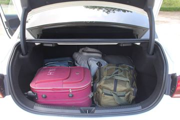 Xe có khoang hành lý đạt 420L, thoải mái cho những chuyến vi vu dài ngày