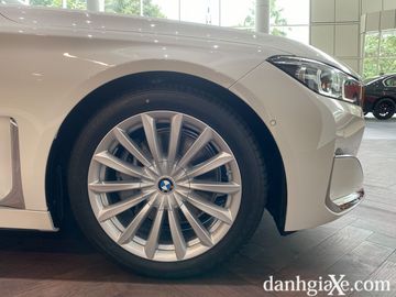 Danh gia so bo xe BMW 740Li LCI 2020