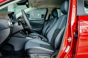 Hàng ghế đầu của Mazda 2 2023