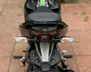 Phần đuôi xe có thiết kế vuốt nhọn thể thao vô cùng bắt mắt