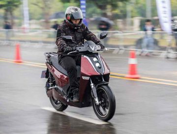 VinFast Theon S vận hành mạnh mẽ ngay cả trên đường đô thị hay leo dốc