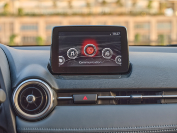 Mazda 2 2023 sở hữu màn hình cảm ứng 7 inch trên các bản Luxury và Premium cao cấp
