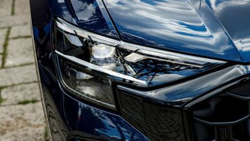 Audi Q8 2025 cũng trang bị cụm đèn pha LED Matrix cho khả năng chiếu sáng hiệu quả hơn