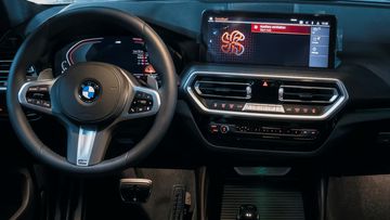 Khoang lái của BMW X4 2023 vẫn khá hiện đại và nhiều công nghệ cao cấp