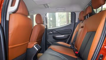 Hàng ghế thứ 2 trên Mitsubishi Triton 2024 đem đến không gian rộng rãi và thoải mái
